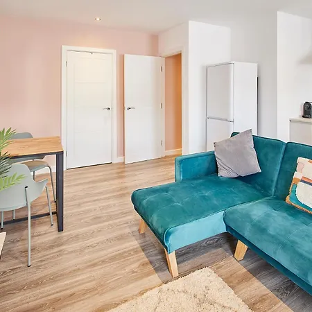 Host & - Lindsay House *
