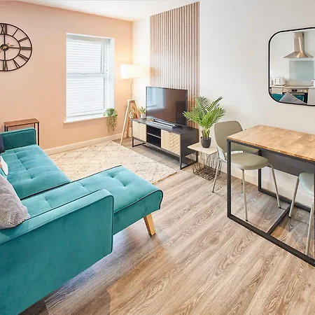 Host & - Lindsay House *